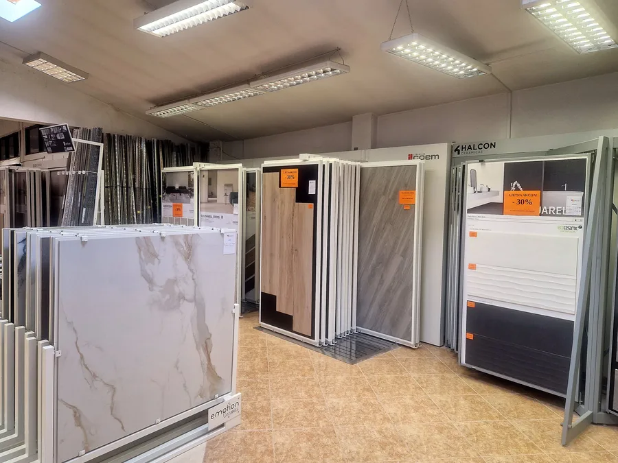 Izložbeni stalci s dekorima pločica